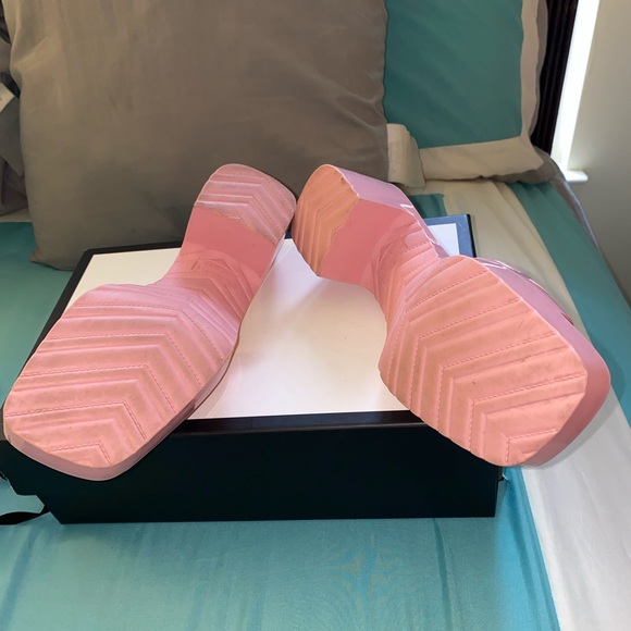 Authentic Wild rose rubber Gucci slide. - Picture 2 of 6